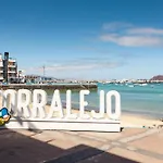 Home2book Vibrant Corralejo, Pool شقة
